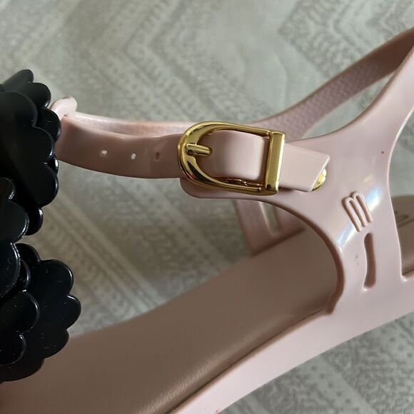 Mel Dreamed by Melissa Girls Pink Jelly Sandals with Black Flower - Picture 4 of 7